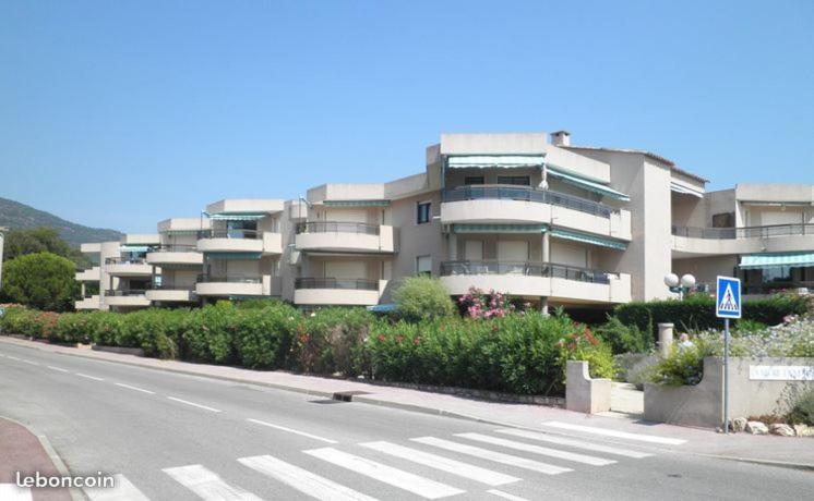 Studio De 27 M² + 70 M² De Jardin A 100 M Des Plages Cavalaire-sur-Mer Exterior photo